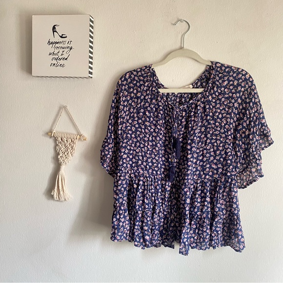 Blouse // - Picture 2 of 6